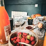 Le 105, 住宿加早餐酒店 4*